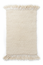 Fluffy White Decke Top View